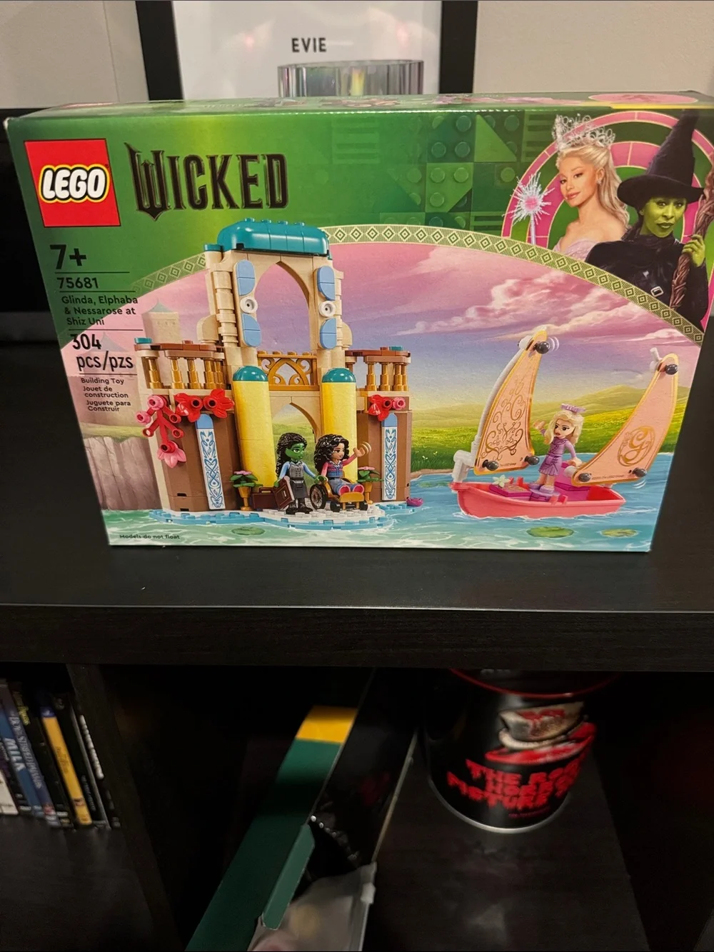 LEGO Wicked Glinda, Elphaba & Nessarose at Shiz Set - Yellow & Blue